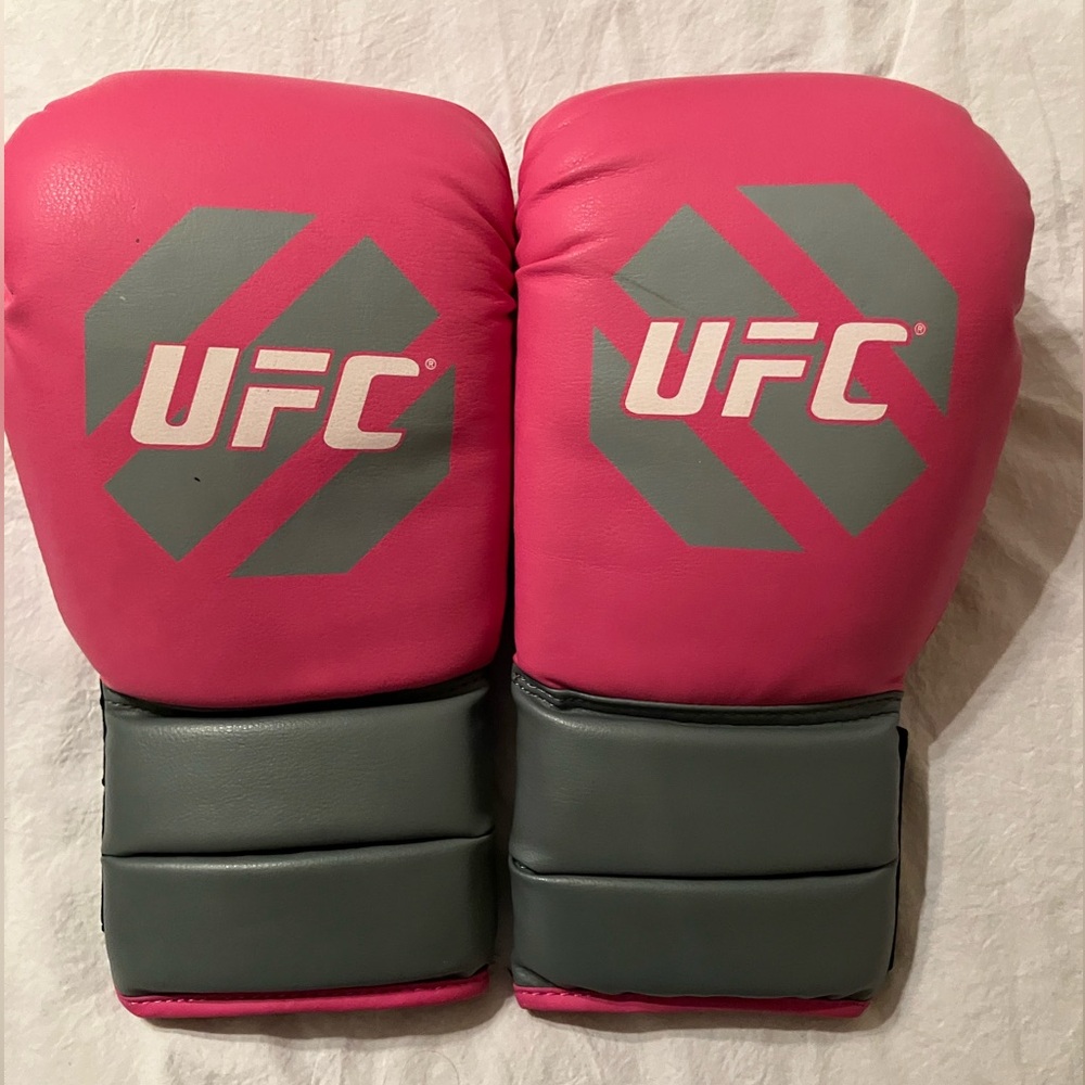 UFC Women's Pink MMA cardio gloves - Picture 4 of 12